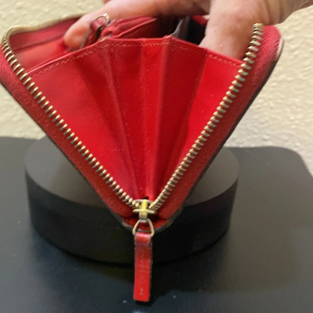 Beautiful red Gucci Guccissima bow zip wallet. β€οΈ - Picture 8 of 12